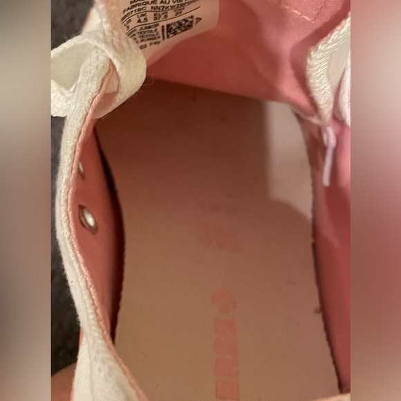 SOLD Women’s’ Converse Sneakers - Picture 10 of 15